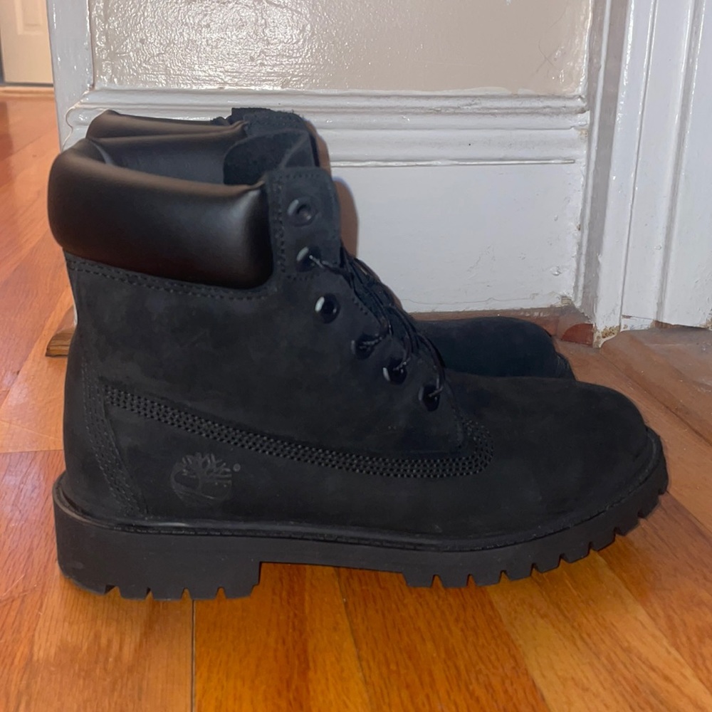Men’s black timberland boots. Size 5.5. Never worn